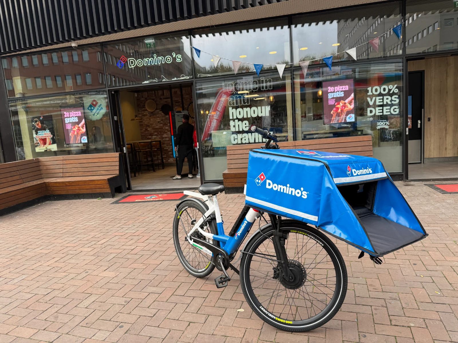 Dominos_Glasled